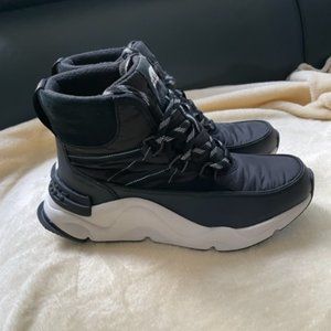 Sorel Kinetic RNEGD Sport Boots. Women"s Size 10 Black